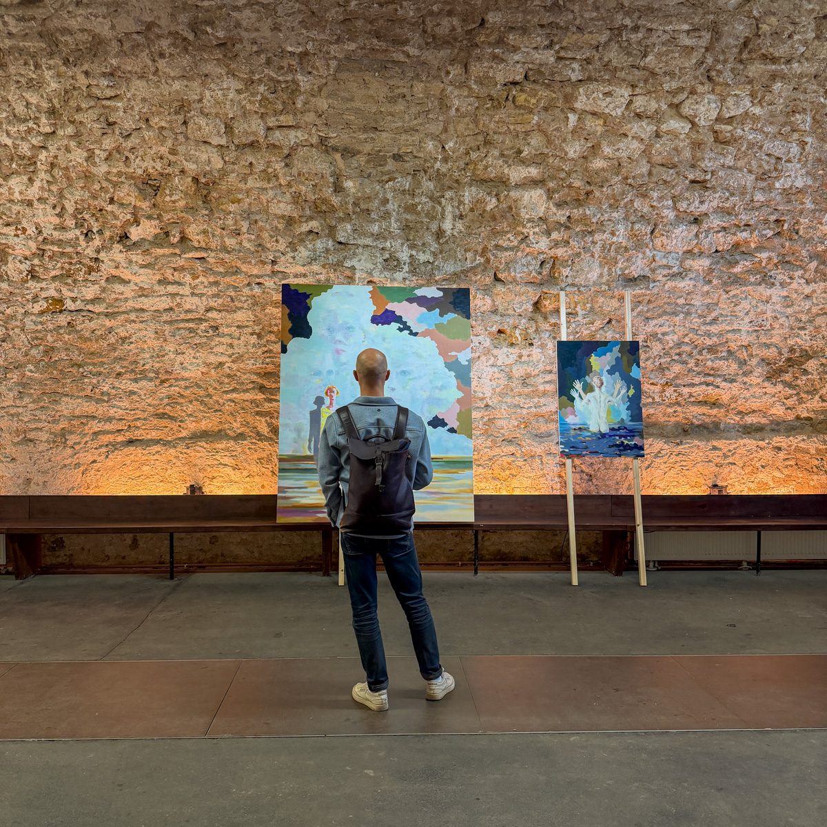 Tjark Ihmels Malerei und Skulpturen In Position Schuetze den Spiegel Tjark Ihmels in der Kulturei April 2026 foto Seweryn Żelazny 5854
